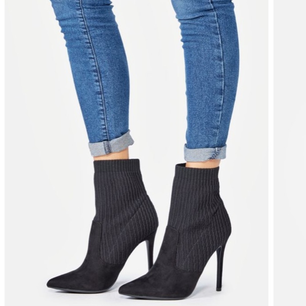 🎁🎄WINTER SALE❄️☃️ Cute black booties